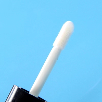 1.2ml Plastic Cylinder Lip Gloss Tube With Long Cap Customized Colors Accepted