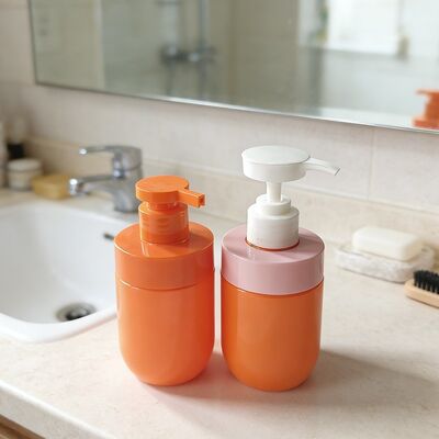 200ml Crystal Clear Shatter-Resistant Lightweight Cosmetic PET Bottle with Lotion Pump for Skincare Packaging
